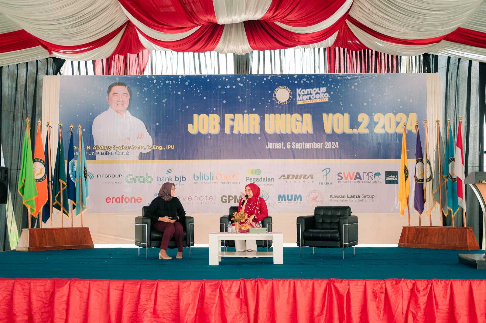 Putri Karlina Sampaikan Inspirasi di Job Fair UNIGA, Sukses Berkat Dedikasi